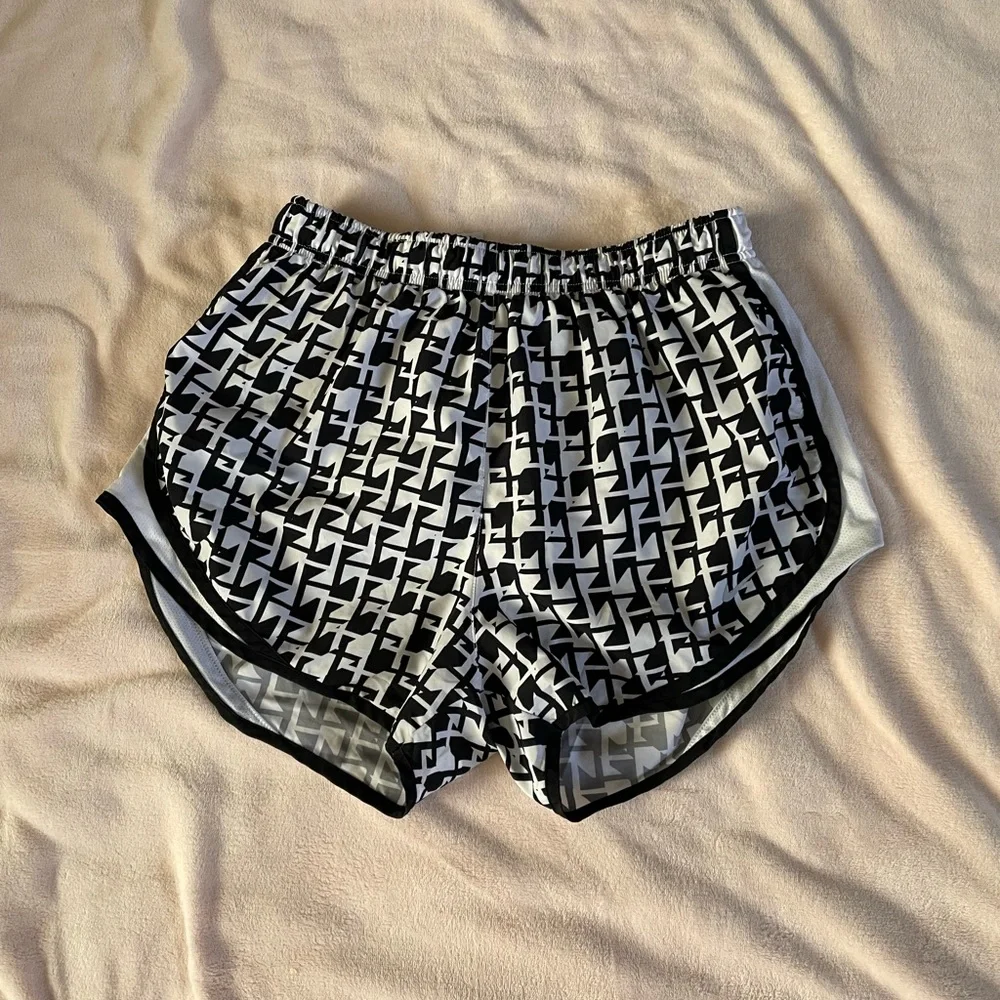 Nike Women Short L - Picture 1 of 2